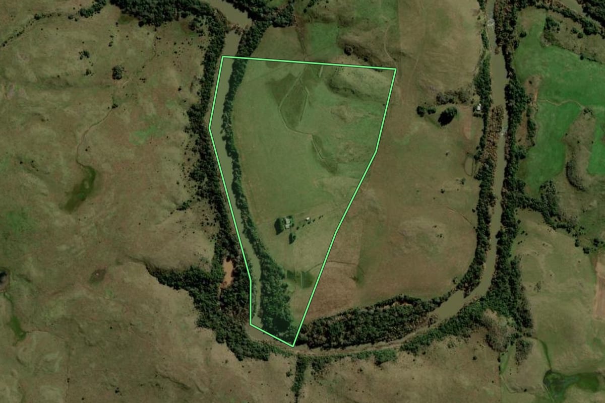 Imagem de satélite do imóvel rural em Tupanciretã (RS), com o contorno declarado no CAR desenhado por cima.