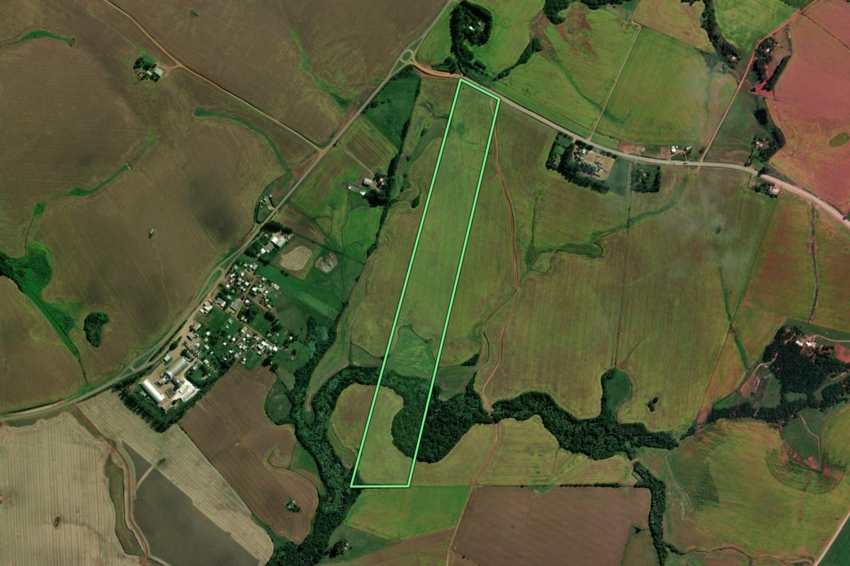 Imagem de satélite do imóvel rural em Tupanciretã (RS), com o contorno declarado no CAR desenhado por cima.