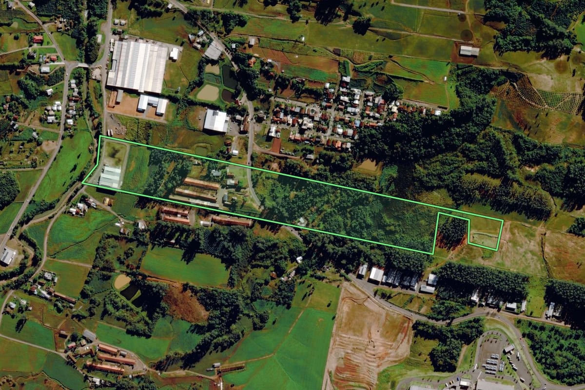 Imagem de satélite do imóvel rural em Tupandi (RS), com o contorno declarado no CAR desenhado por cima.