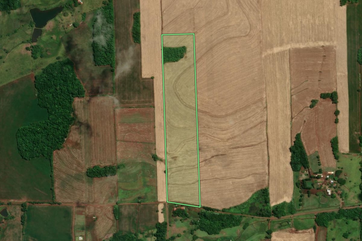 Imagem de satélite do imóvel rural em Tuparendi (RS), com o contorno declarado no CAR desenhado por cima.