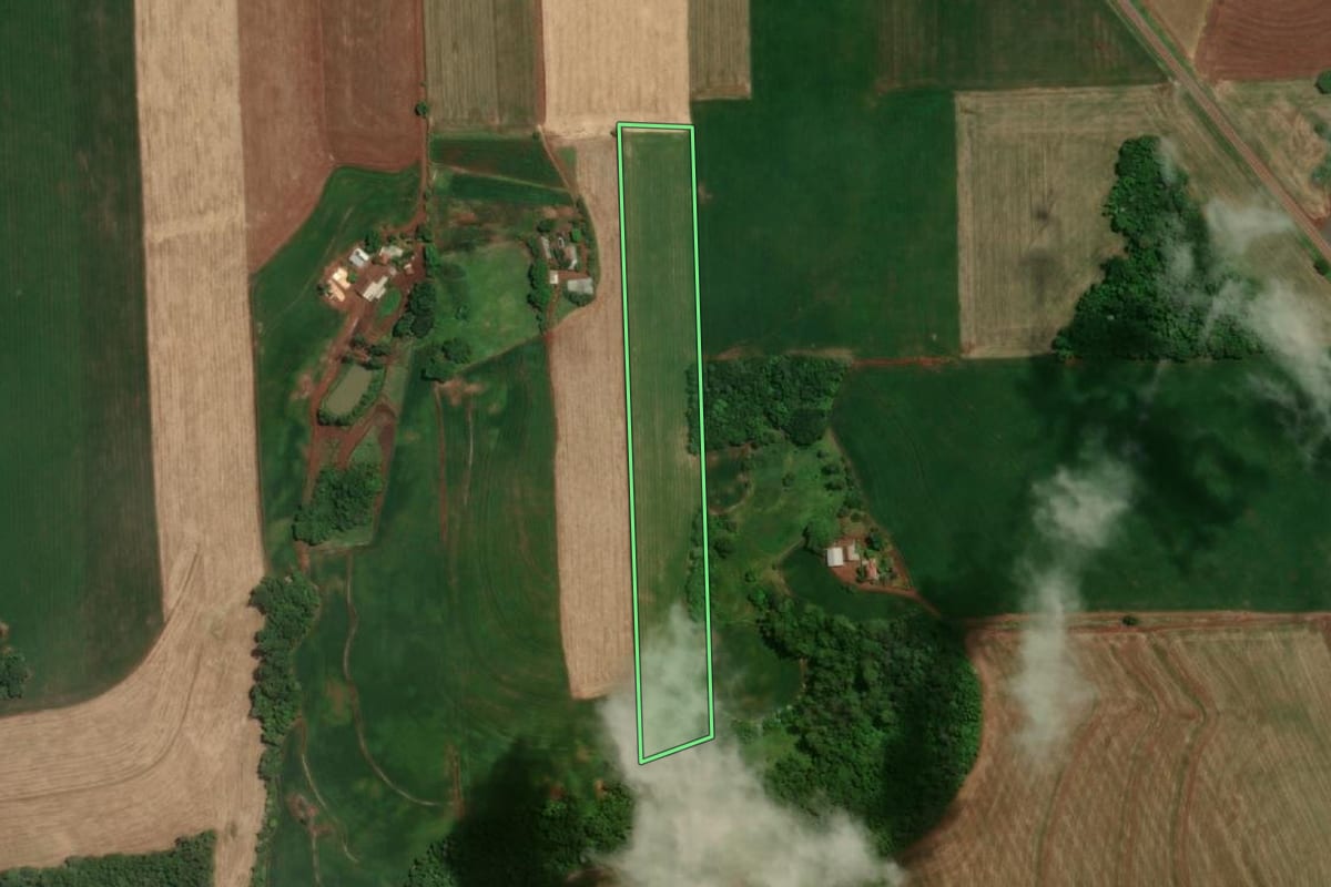 Imagem de satélite do imóvel rural em Tuparendi (RS), com o contorno declarado no CAR desenhado por cima.