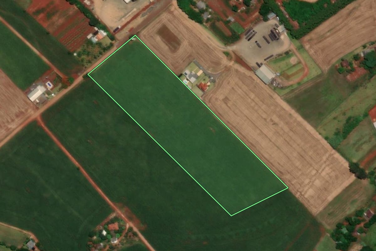 Imagem de satélite do imóvel rural em Tuparendi (RS), com o contorno declarado no CAR desenhado por cima.