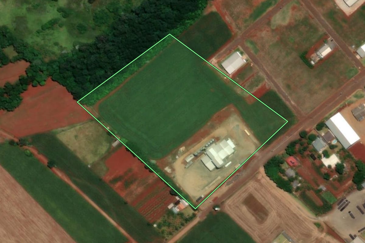 Imagem de satélite do imóvel rural em Tuparendi (RS), com o contorno declarado no CAR desenhado por cima.