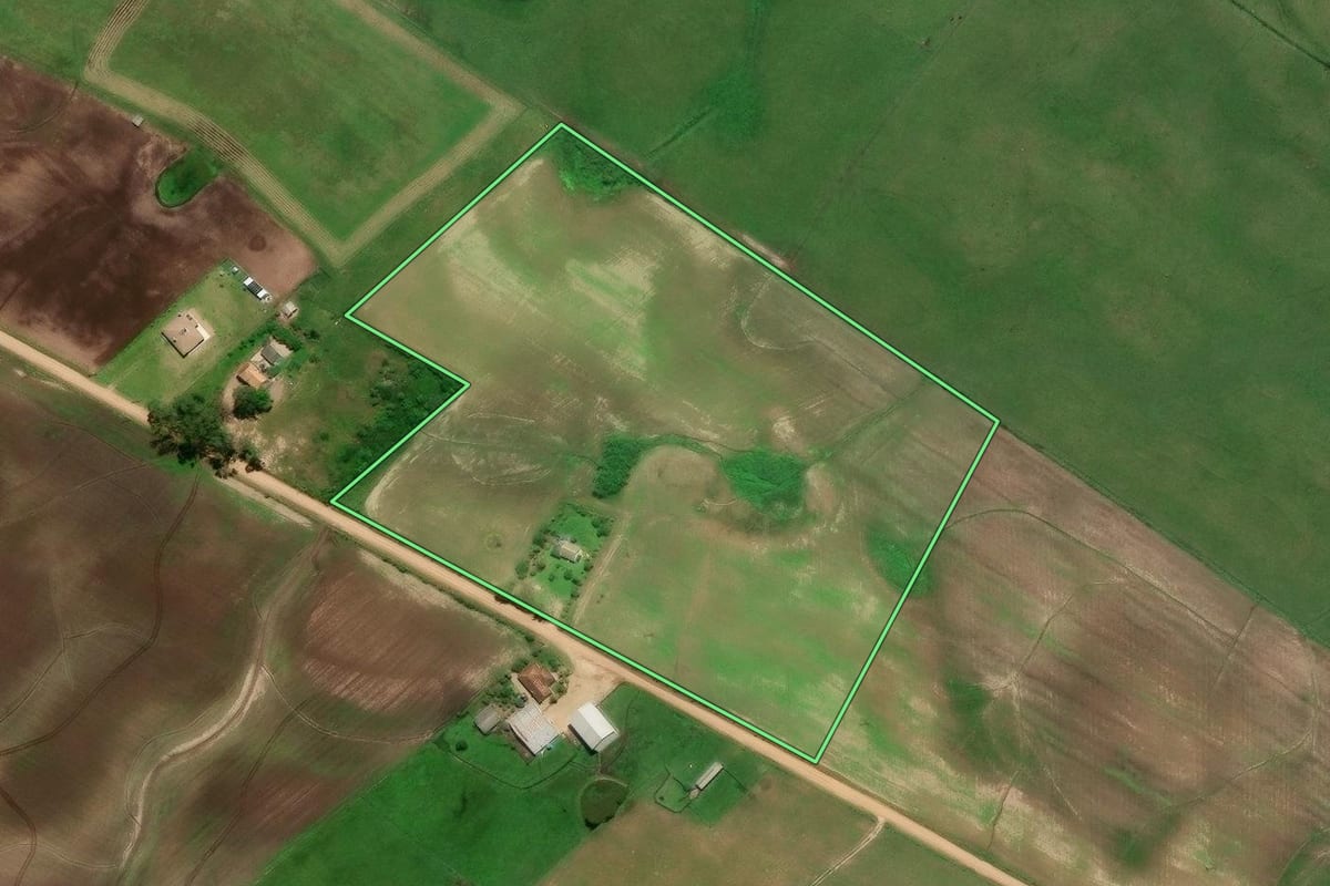 Imagem de satélite do imóvel rural em Turuçu (RS), com o contorno declarado no CAR desenhado por cima.
