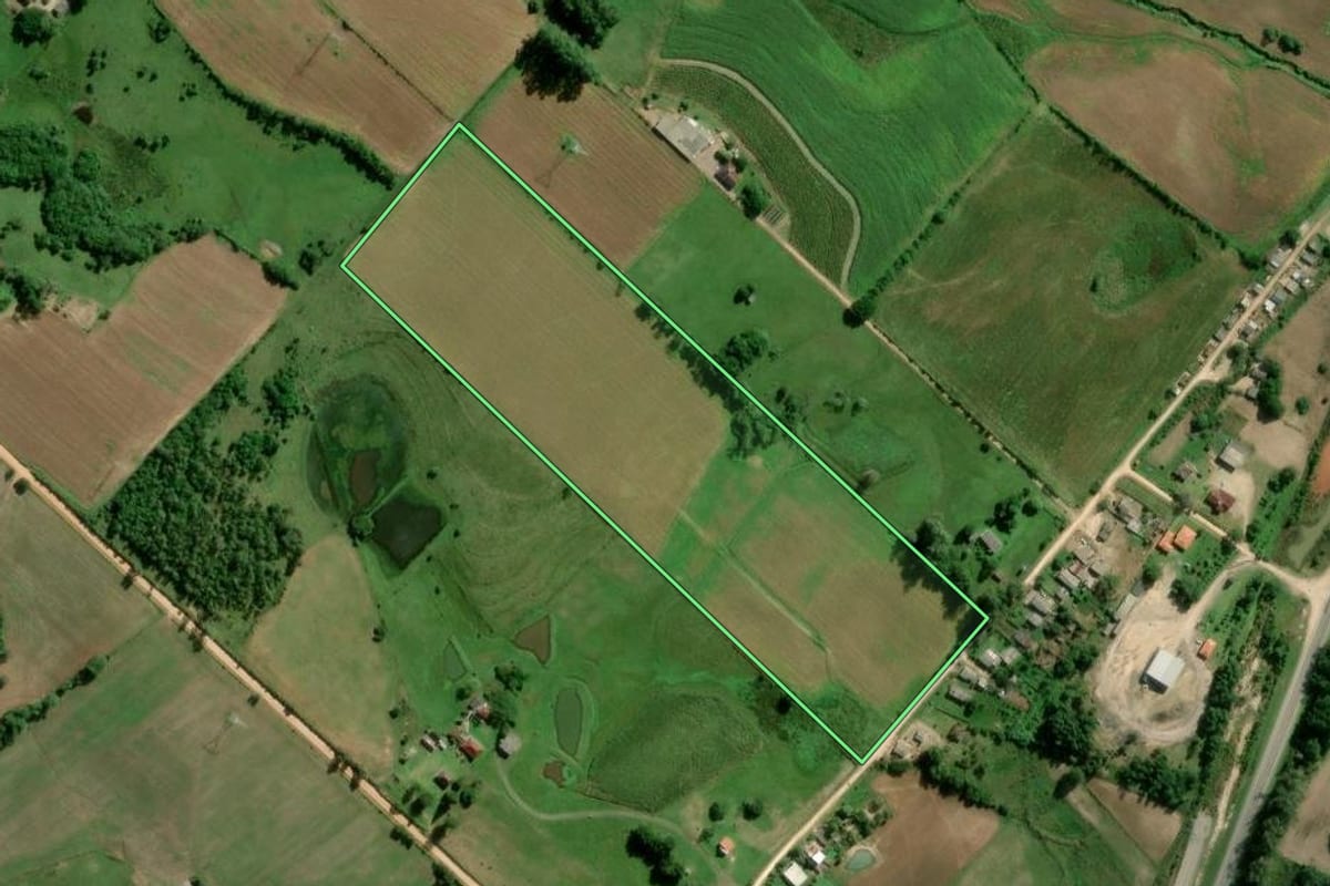 Imagem de satélite do imóvel rural em Turuçu (RS), com o contorno declarado no CAR desenhado por cima.