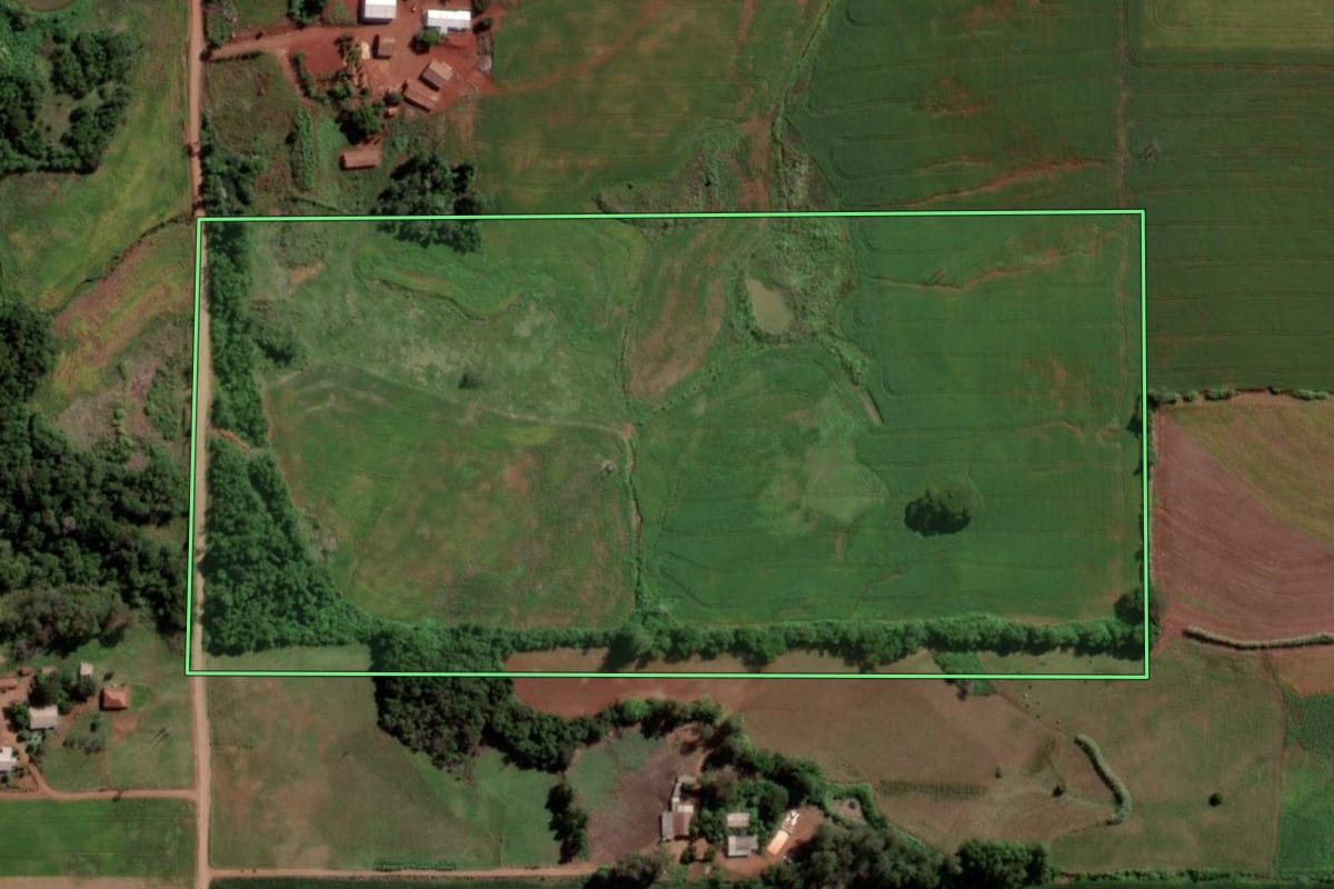Imagem de satélite do imóvel rural em Ubiretama (RS), com o contorno declarado no CAR desenhado por cima.