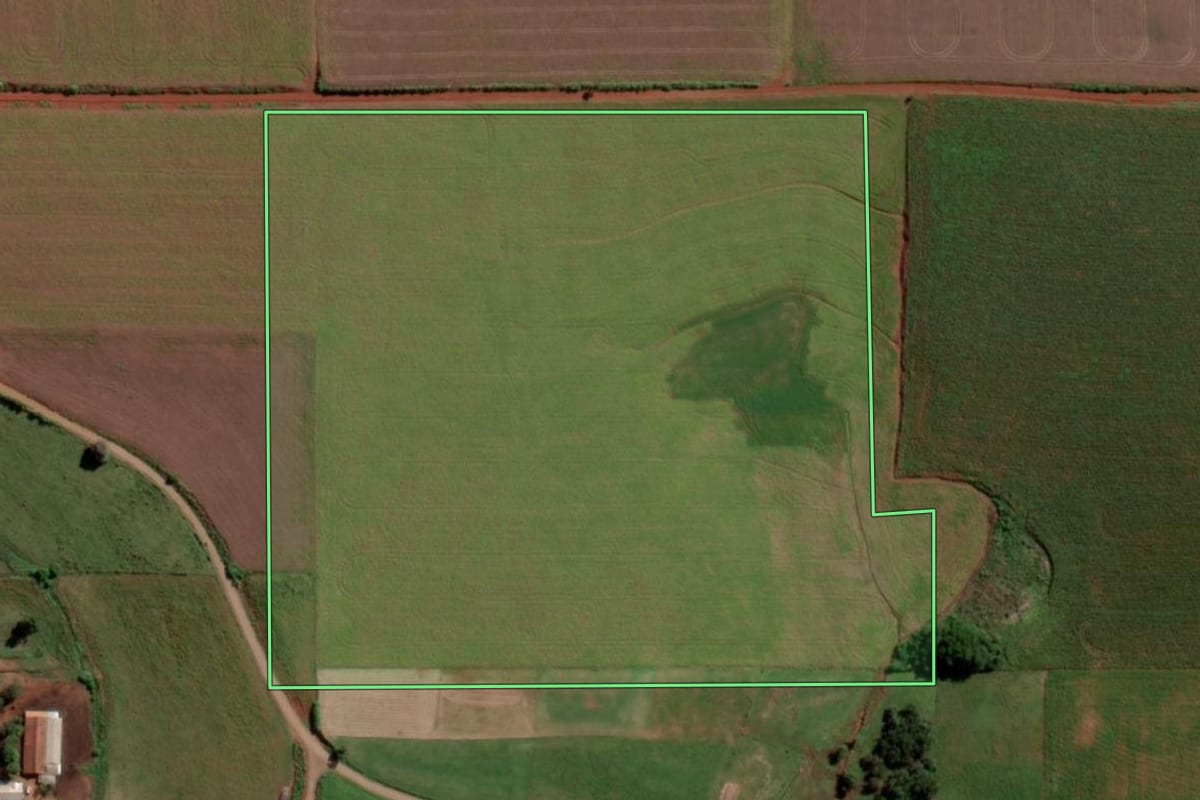 Imagem de satélite do imóvel rural em Ubiretama (RS), com o contorno declarado no CAR desenhado por cima.