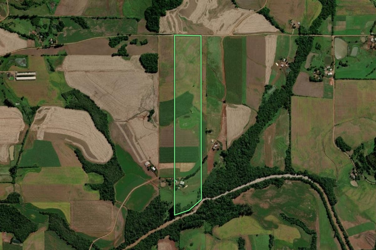 Imagem de satélite do imóvel rural em Ubiretama (RS), com o contorno declarado no CAR desenhado por cima.