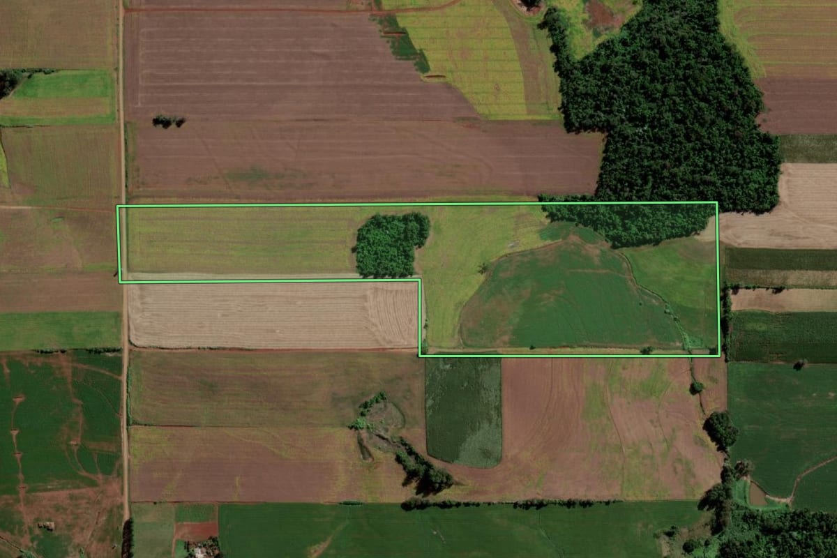 Imagem de satélite do imóvel rural em Ubiretama (RS), com o contorno declarado no CAR desenhado por cima.