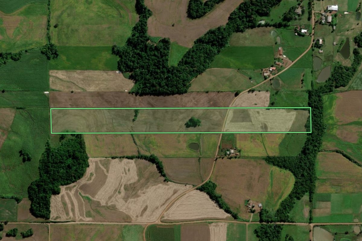 Imagem de satélite do imóvel rural em Ubiretama (RS), com o contorno declarado no CAR desenhado por cima.