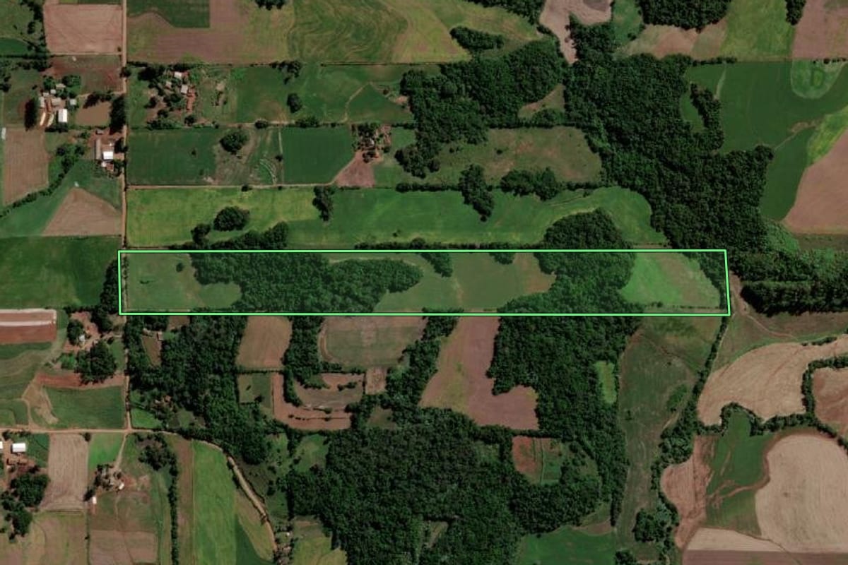 Imagem de satélite do imóvel rural em Ubiretama (RS), com o contorno declarado no CAR desenhado por cima.