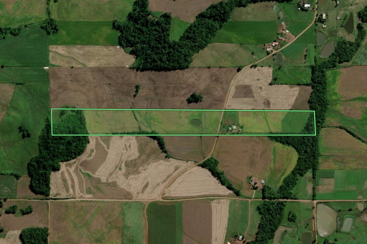 Imagem de satélite do imóvel rural em Ubiretama (RS), com o contorno declarado no CAR desenhado por cima.