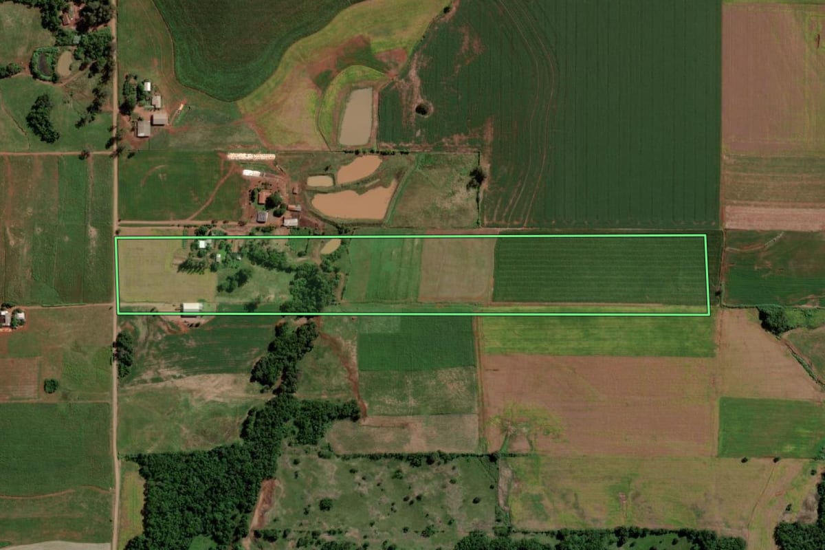 Imagem de satélite do imóvel rural em Ubiretama (RS), com o contorno declarado no CAR desenhado por cima.
