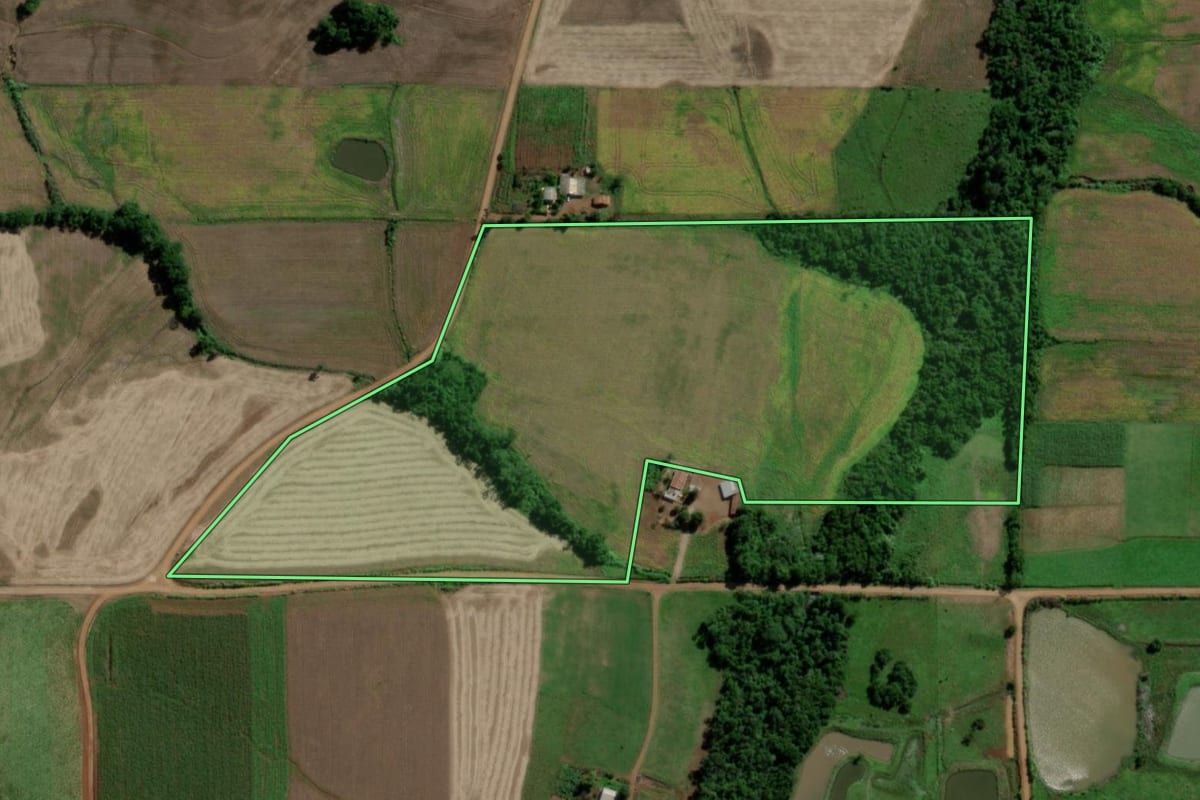 Imagem de satélite do imóvel rural em Ubiretama (RS), com o contorno declarado no CAR desenhado por cima.