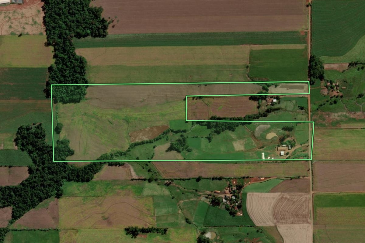 Imagem de satélite do imóvel rural em Ubiretama (RS), com o contorno declarado no CAR desenhado por cima.