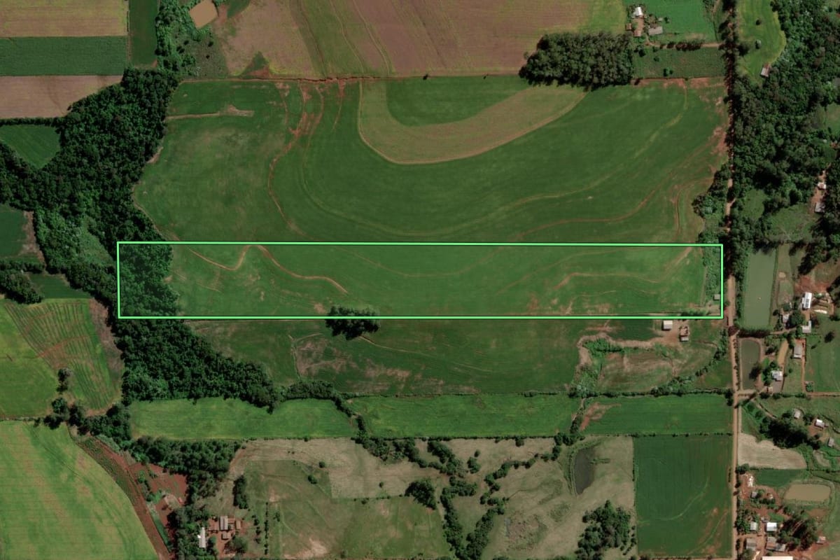 Imagem de satélite do imóvel rural em Ubiretama (RS), com o contorno declarado no CAR desenhado por cima.