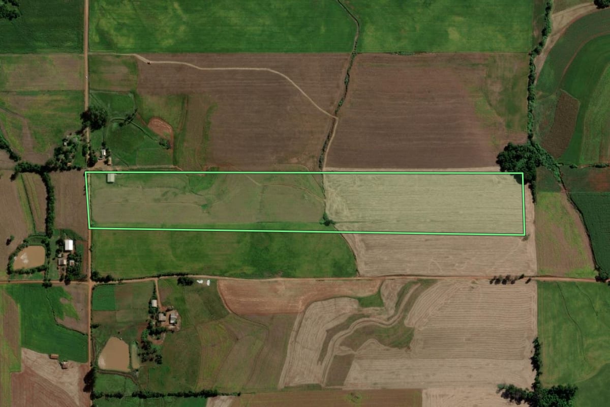 Imagem de satélite do imóvel rural em Ubiretama (RS), com o contorno declarado no CAR desenhado por cima.