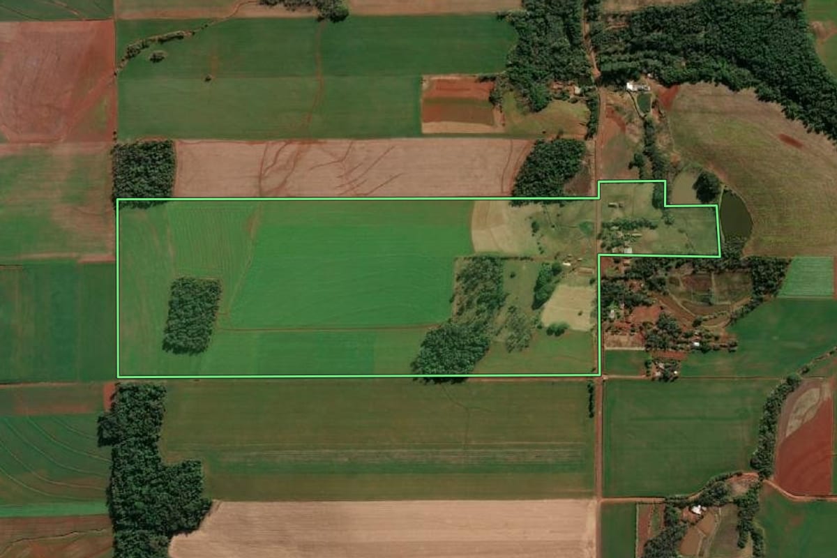 Imagem de satélite do imóvel rural em Ubiretama (RS), com o contorno declarado no CAR desenhado por cima.