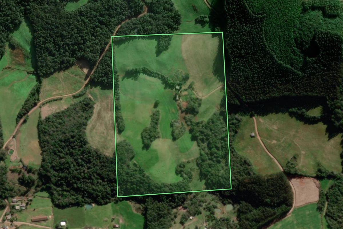 Imagem de satélite do imóvel rural em União da Serra (RS), com o contorno declarado no CAR desenhado por cima.