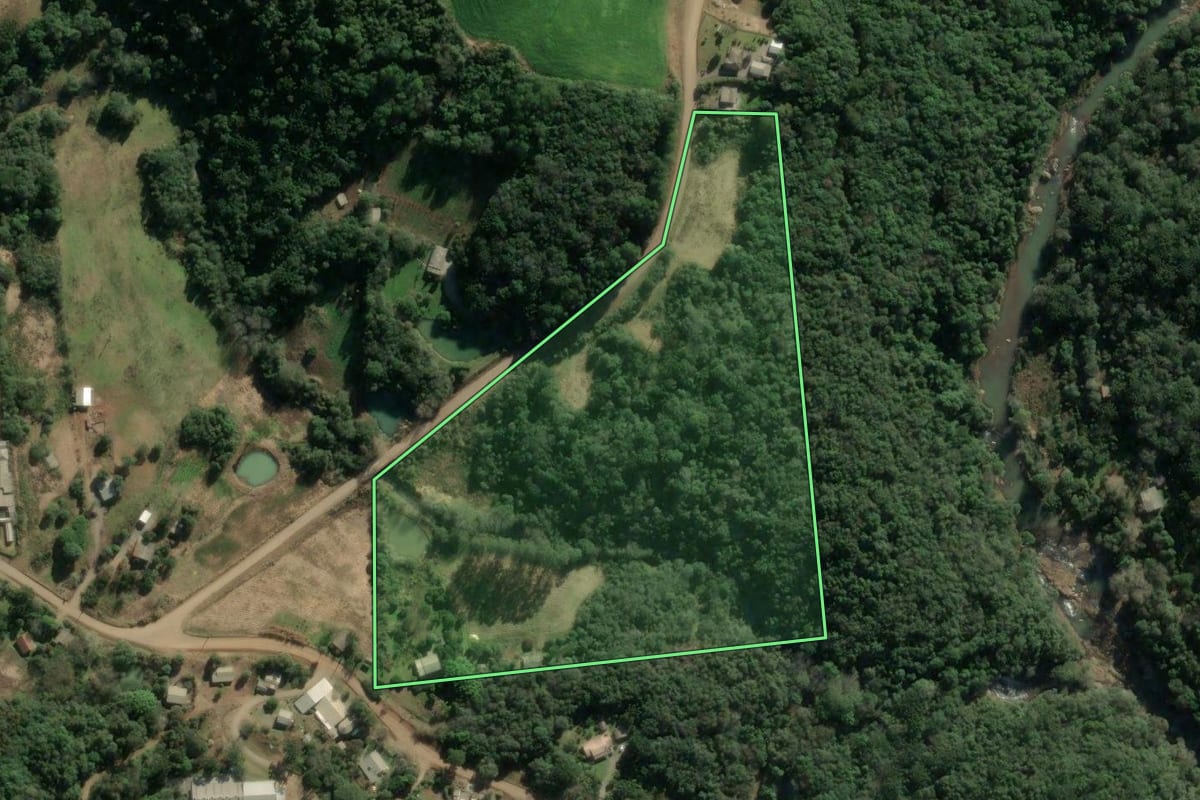Imagem de satélite do imóvel rural em União da Serra (RS), com o contorno declarado no CAR desenhado por cima.