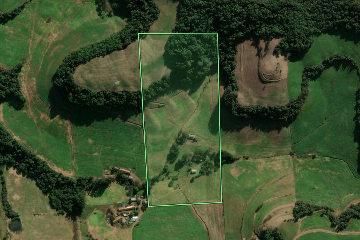 Imagem de satélite do imóvel rural em União da Serra (RS), com o contorno declarado no CAR desenhado por cima.