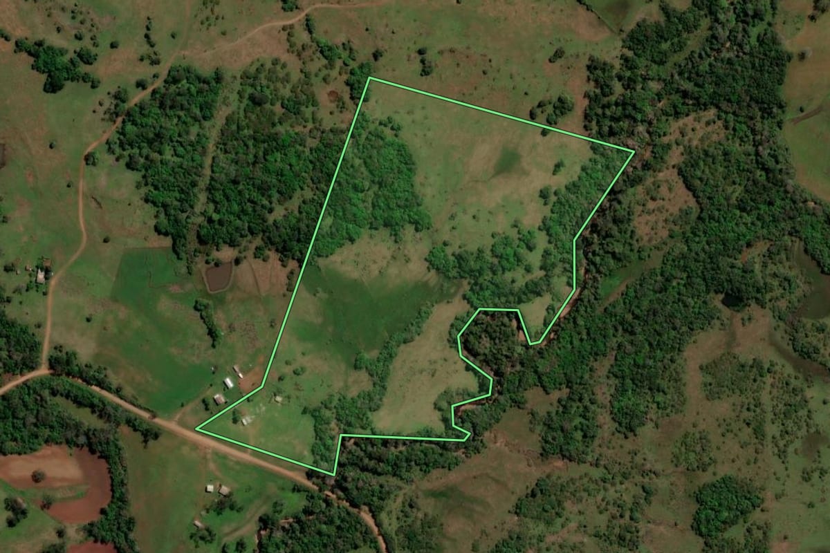 Imagem de satélite do imóvel rural em Unistalda (RS), com o contorno declarado no CAR desenhado por cima.