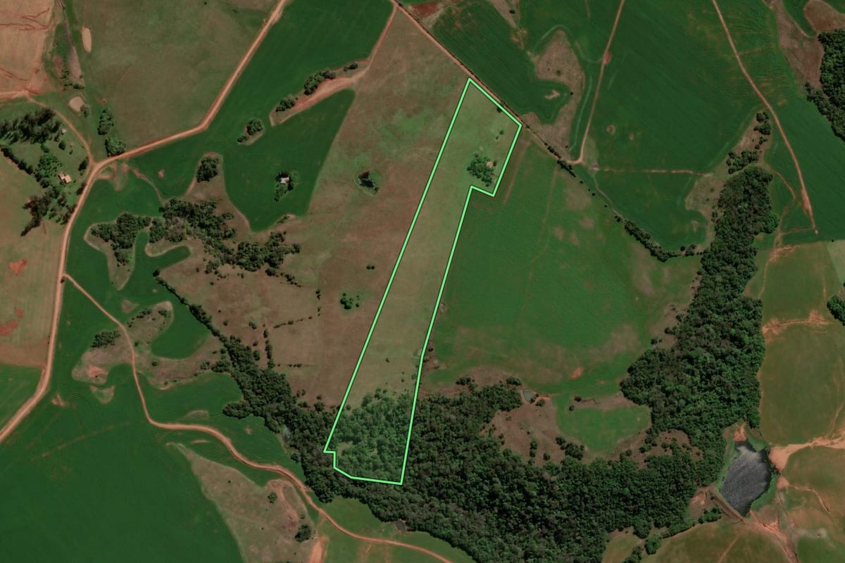 Imagem de satélite do imóvel rural em Unistalda (RS), com o contorno declarado no CAR desenhado por cima.