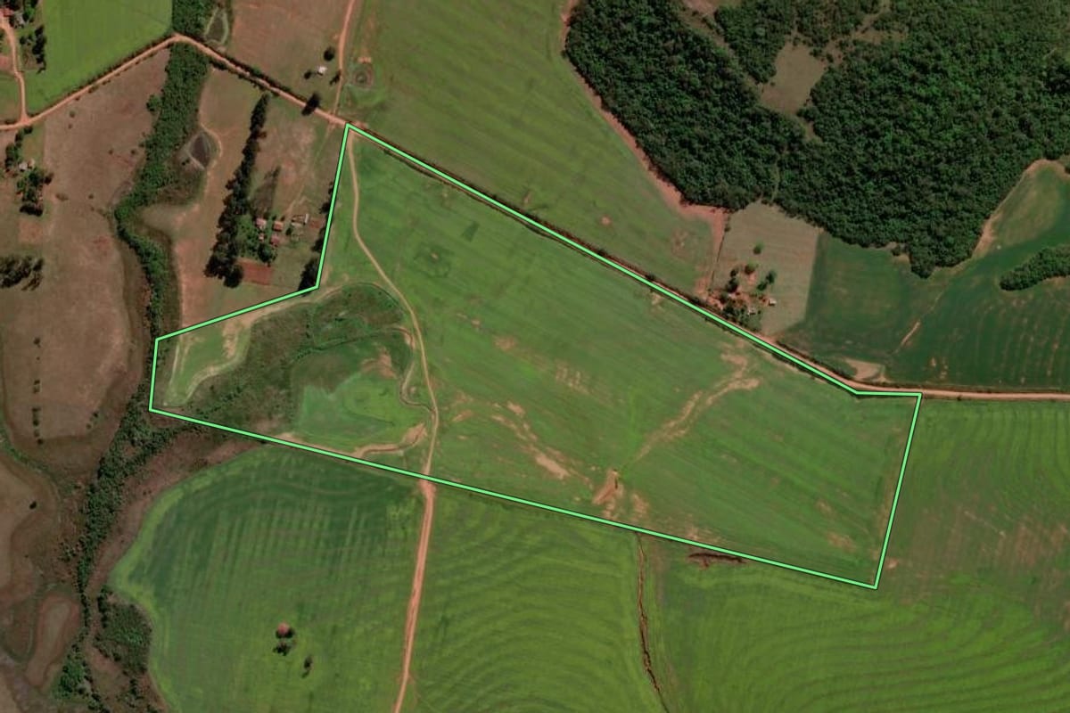 Imagem de satélite do imóvel rural em Unistalda (RS), com o contorno declarado no CAR desenhado por cima.