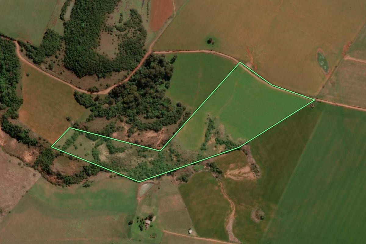 Imagem de satélite do imóvel rural em Unistalda (RS), com o contorno declarado no CAR desenhado por cima.