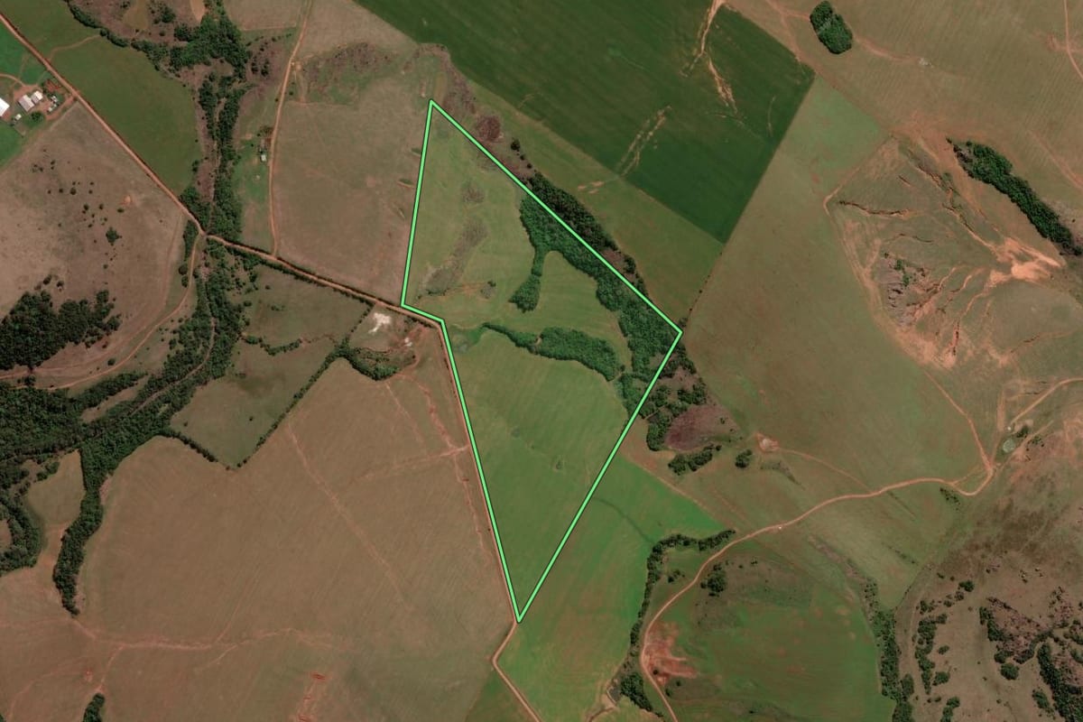 Imagem de satélite do imóvel rural em Unistalda (RS), com o contorno declarado no CAR desenhado por cima.