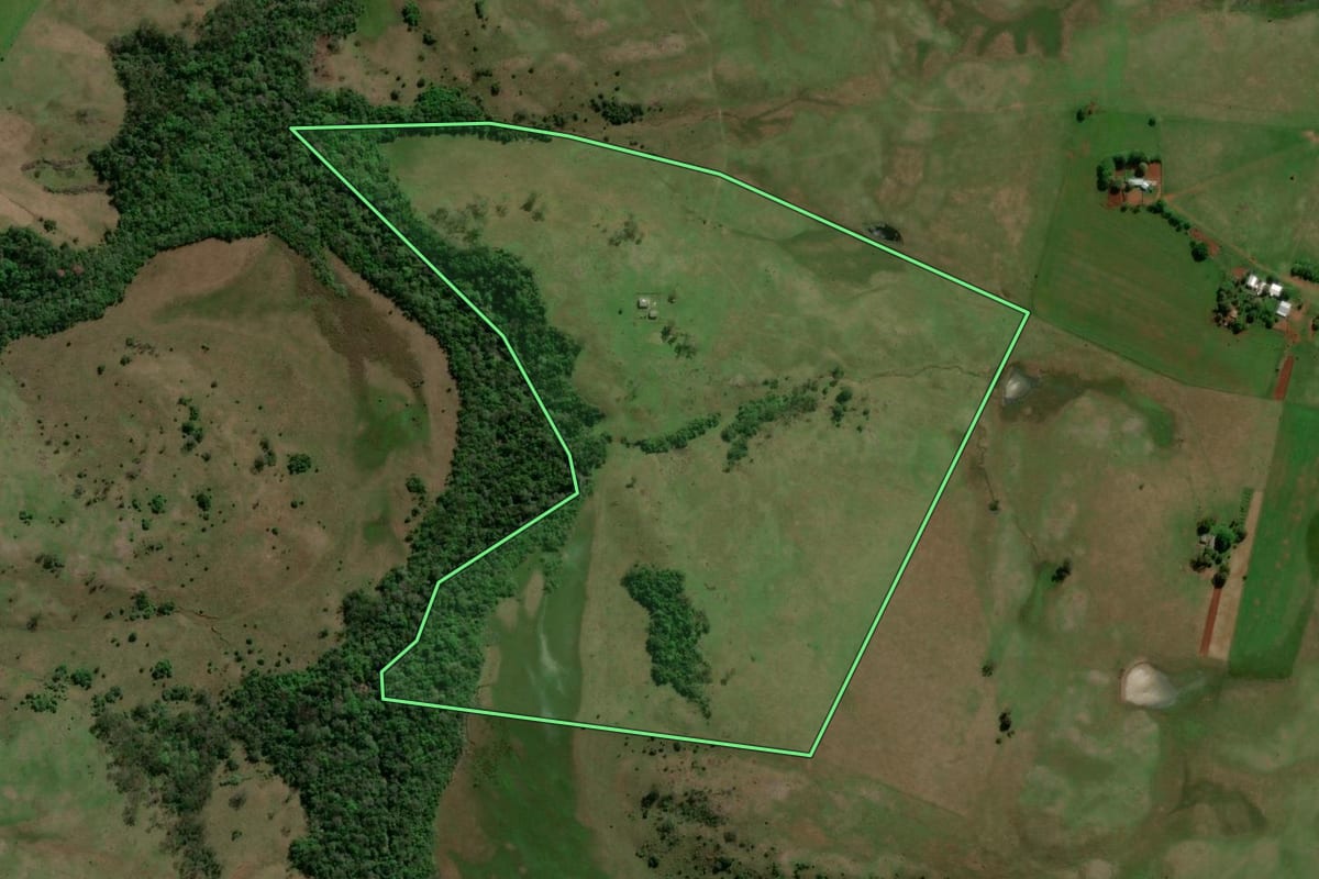 Imagem de satélite do imóvel rural em Unistalda (RS), com o contorno declarado no CAR desenhado por cima.