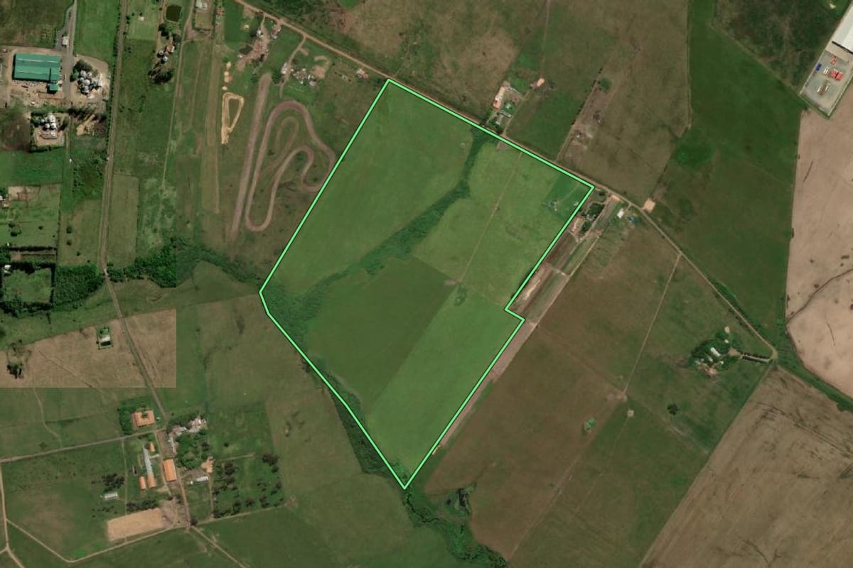 Imagem de satélite do imóvel rural em Uruguaiana (RS), com o contorno declarado no CAR desenhado por cima.