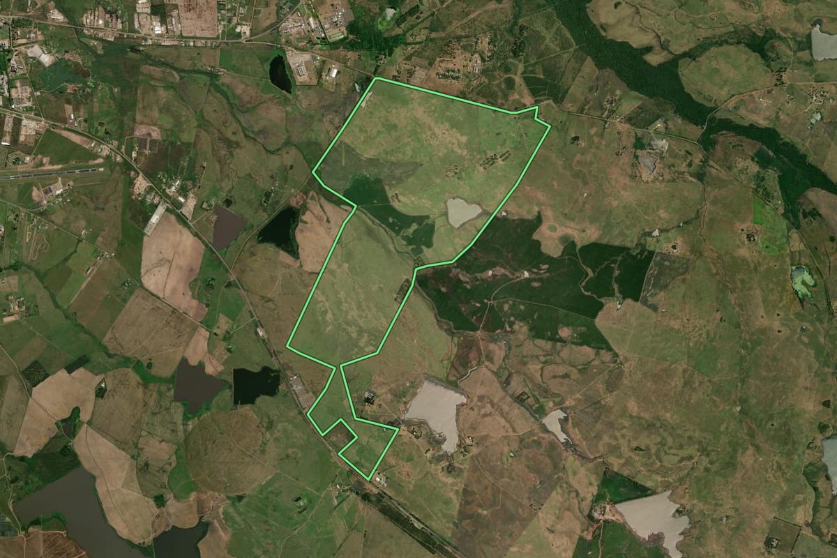 Imagem de satélite do imóvel rural em Uruguaiana (RS), com o contorno declarado no CAR desenhado por cima.