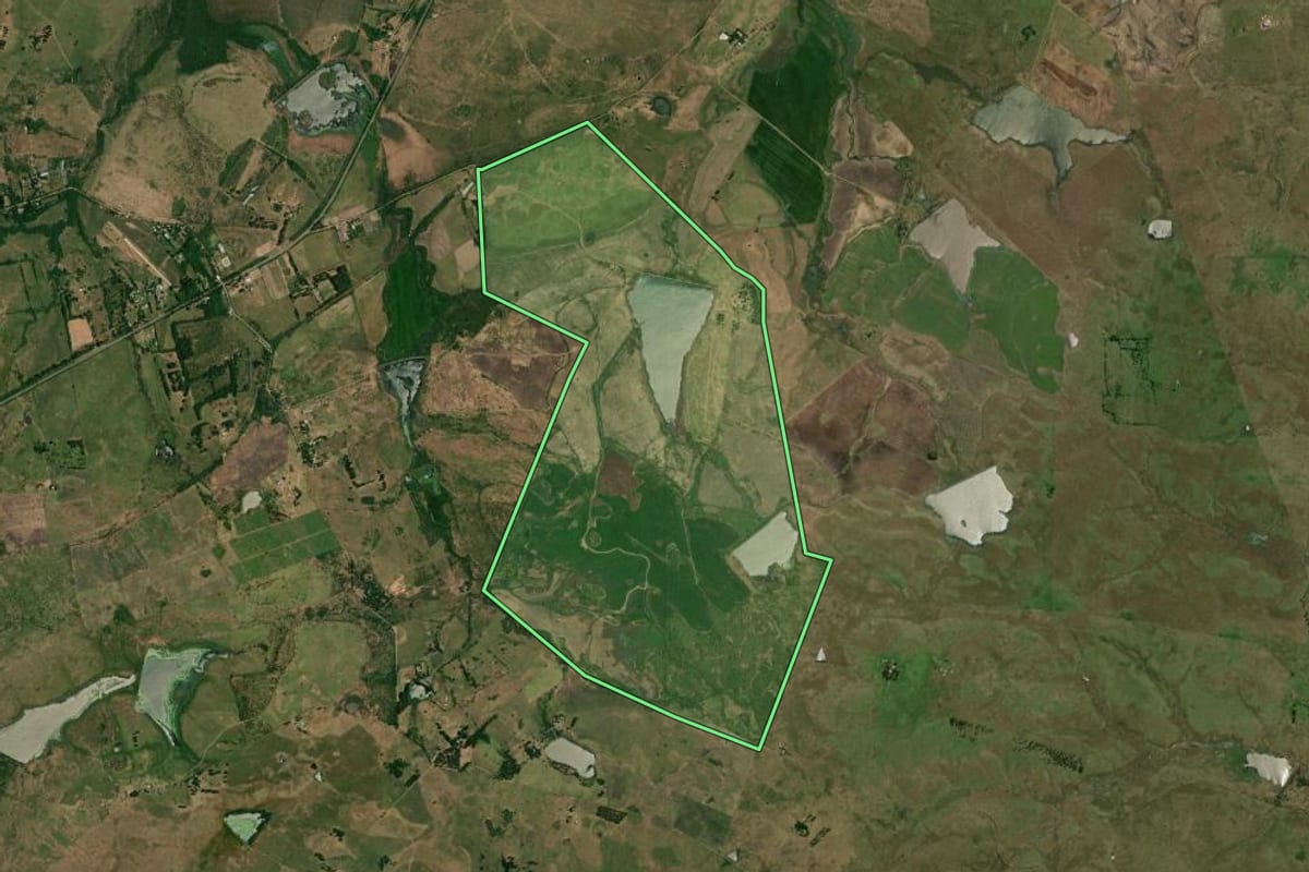 Imagem de satélite do imóvel rural em Uruguaiana (RS), com o contorno declarado no CAR desenhado por cima.