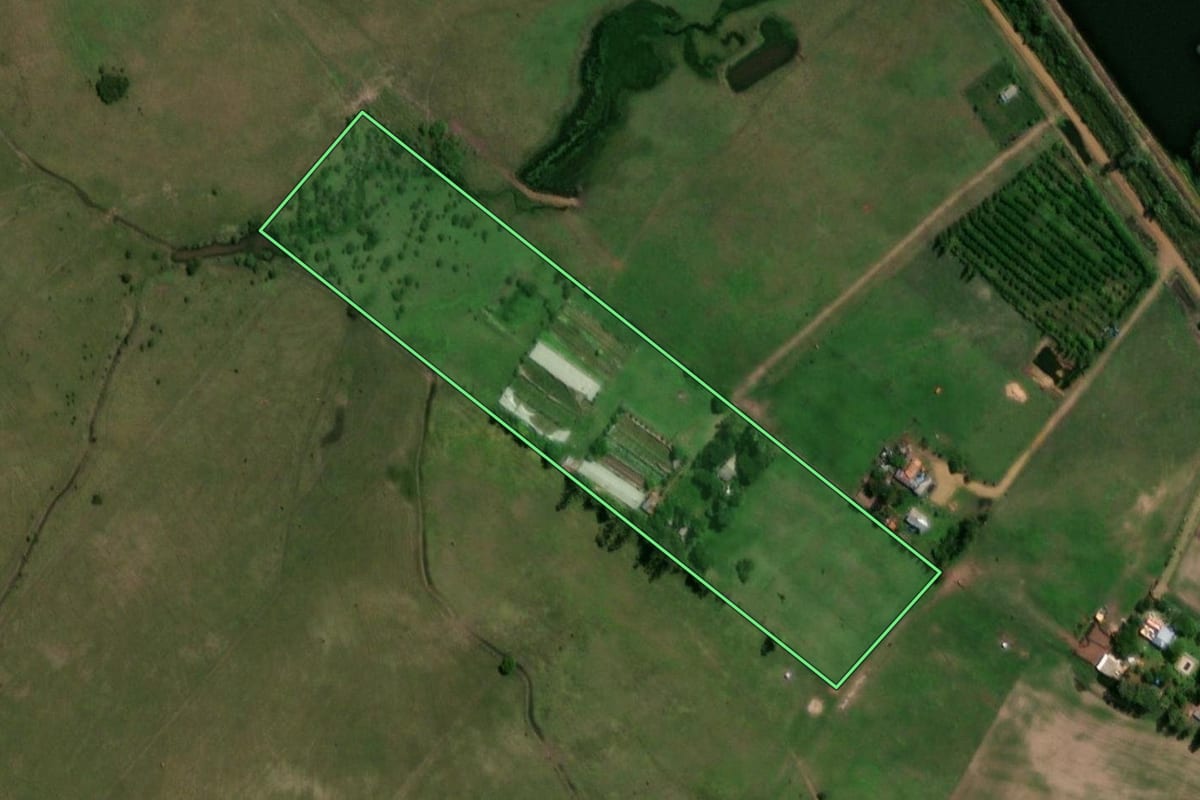 Imagem de satélite do imóvel rural em Uruguaiana (RS), com o contorno declarado no CAR desenhado por cima.