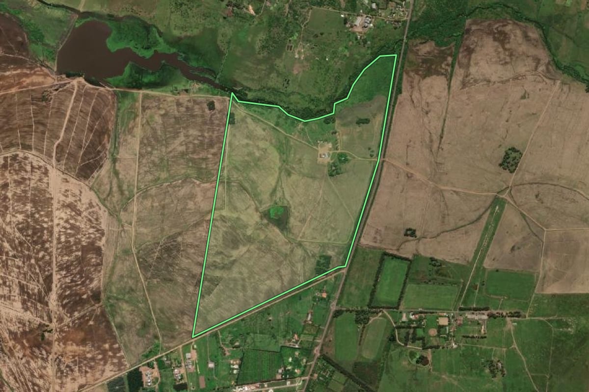 Imagem de satélite do imóvel rural em Uruguaiana (RS), com o contorno declarado no CAR desenhado por cima.