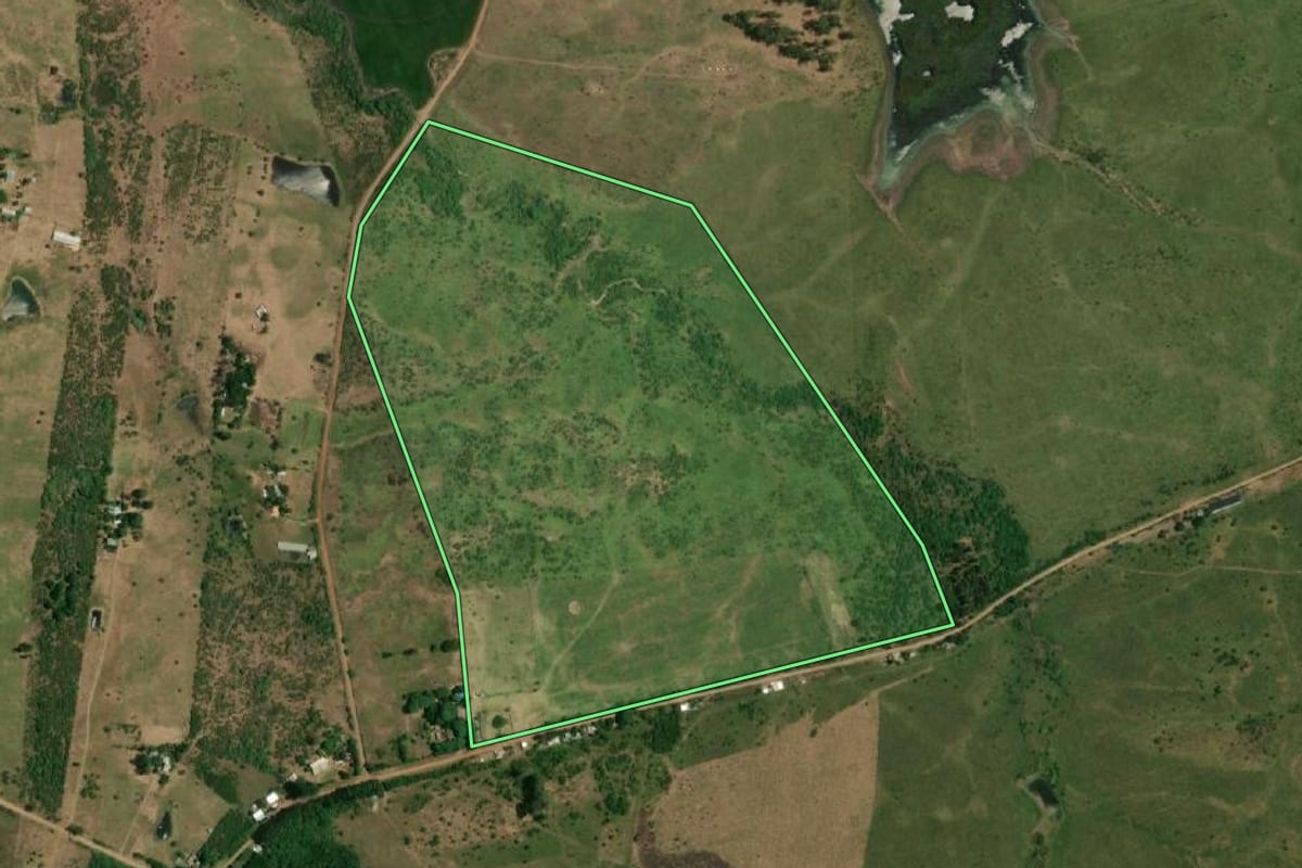 Imagem de satélite do imóvel rural em Uruguaiana (RS), com o contorno declarado no CAR desenhado por cima.