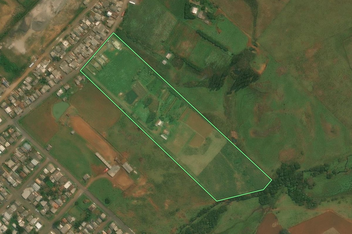 Imagem de satélite do imóvel rural em Vacaria (RS), com o contorno declarado no CAR desenhado por cima.