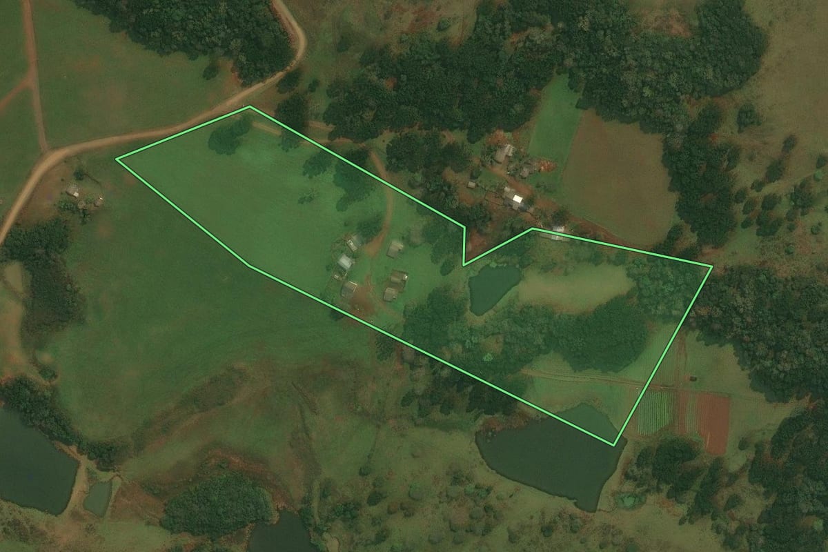 Imagem de satélite do imóvel rural em Vacaria (RS), com o contorno declarado no CAR desenhado por cima.