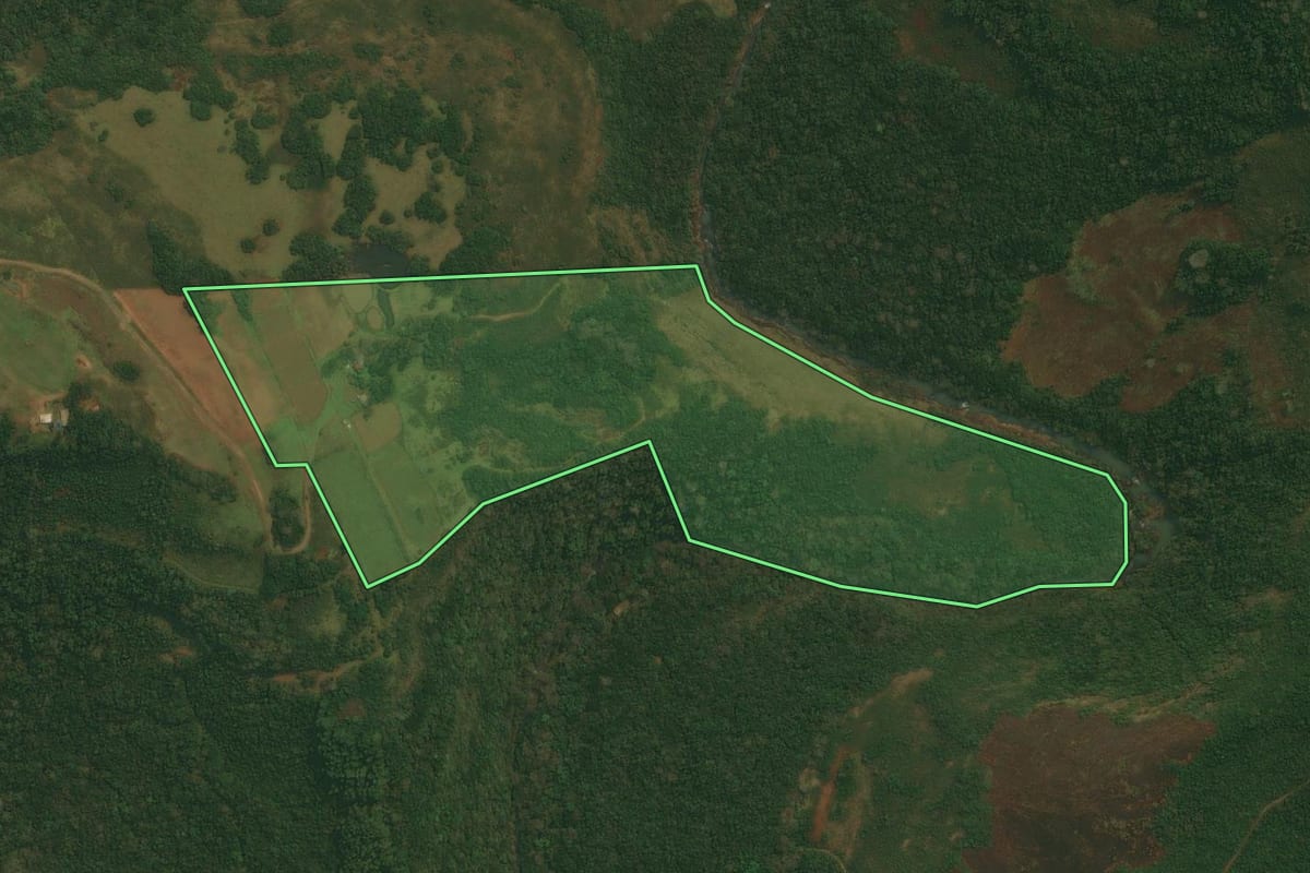 Imagem de satélite do imóvel rural em Vacaria (RS), com o contorno declarado no CAR desenhado por cima.