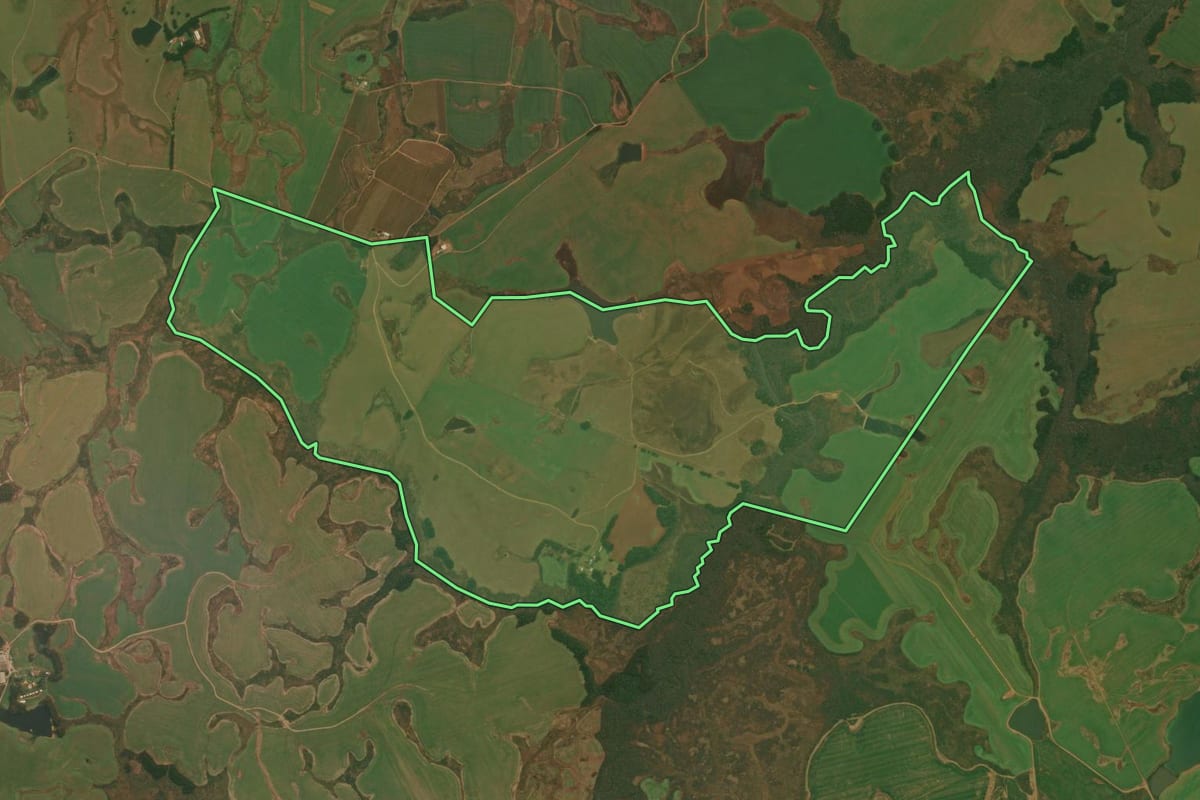 Imagem de satélite do imóvel rural em Vacaria (RS), com o contorno declarado no CAR desenhado por cima.