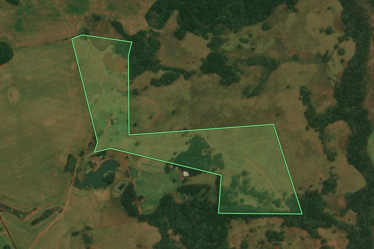 Imagem de satélite do imóvel rural em Vacaria (RS), com o contorno declarado no CAR desenhado por cima.