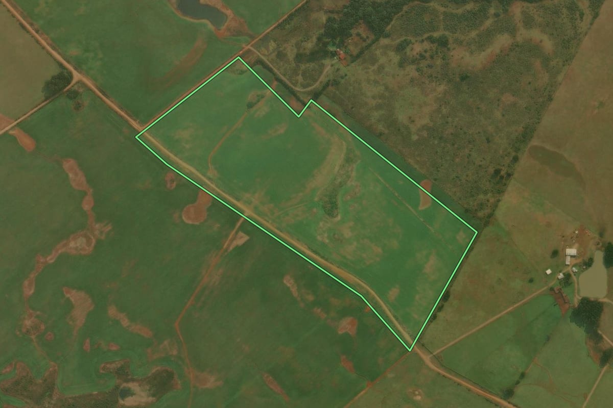 Imagem de satélite do imóvel rural em Vacaria (RS), com o contorno declarado no CAR desenhado por cima.