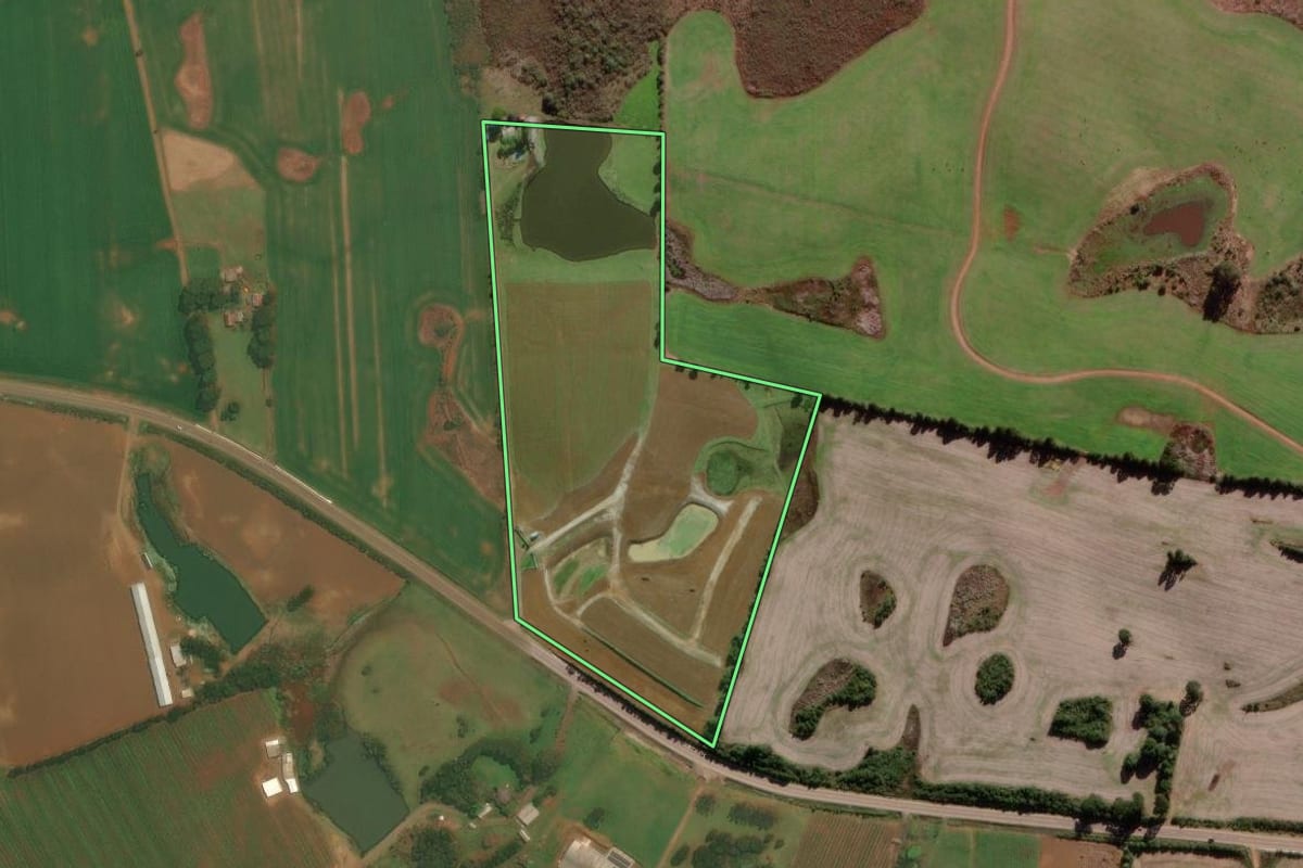 Imagem de satélite do imóvel rural em Vacaria (RS), com o contorno declarado no CAR desenhado por cima.