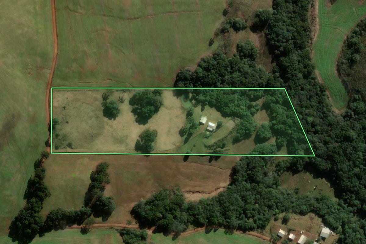 Imagem de satélite do imóvel rural em Vacaria (RS), com o contorno declarado no CAR desenhado por cima.