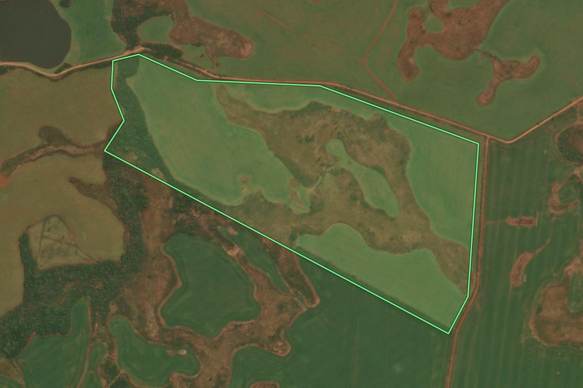 Imagem de satélite do imóvel rural em Vacaria (RS), com o contorno declarado no CAR desenhado por cima.