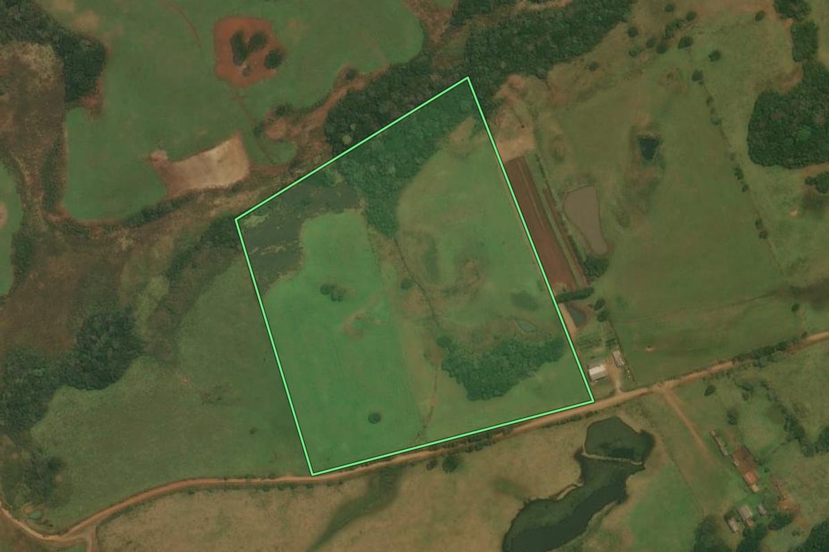 Imagem de satélite do imóvel rural em Vacaria (RS), com o contorno declarado no CAR desenhado por cima.