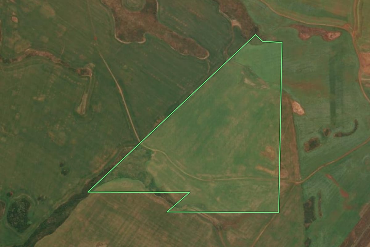 Imagem de satélite do imóvel rural em Vacaria (RS), com o contorno declarado no CAR desenhado por cima.