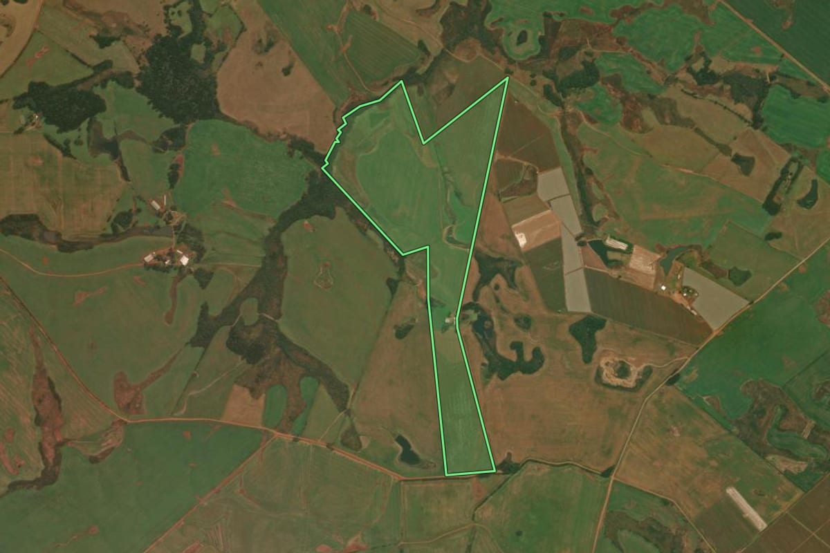 Imagem de satélite do imóvel rural em Vacaria (RS), com o contorno declarado no CAR desenhado por cima.
