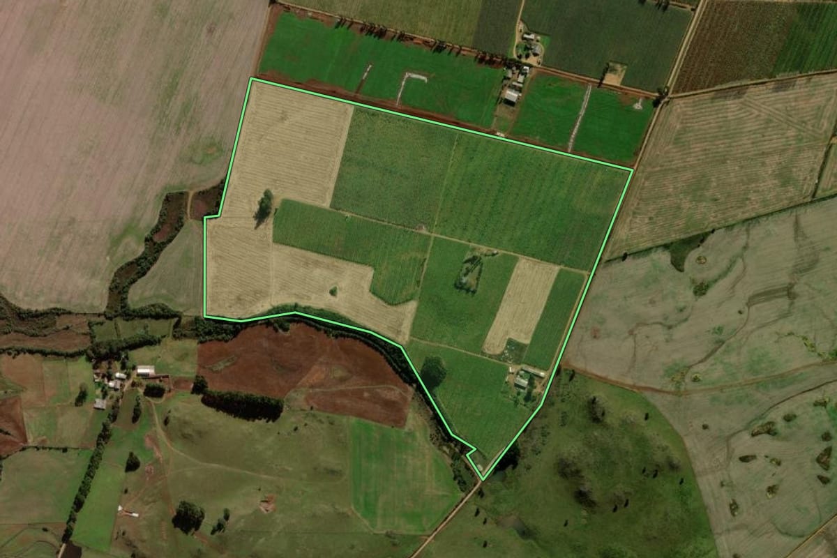 Imagem de satélite do imóvel rural em Vacaria (RS), com o contorno declarado no CAR desenhado por cima.